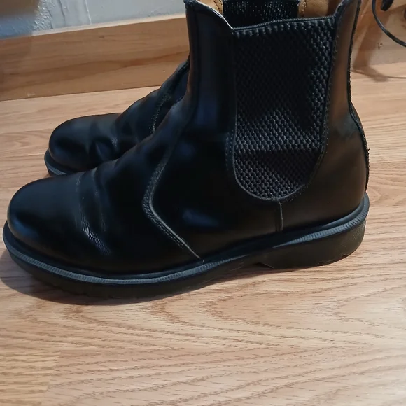 Doc Marten 2976 Smooth Leather Chelsea Boots - Picture 6 of 9